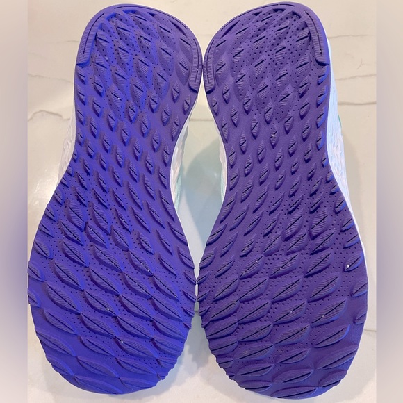 New Balance Fresh Foam Youth Girls Running Shoes, Like New, Size 2.5, - Picture 3 of 3